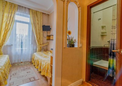 Двухместный номер в санатории Пятигорье в городе Пятигорске - фотография