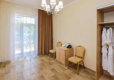 Семейный номер Комфорт в санатории Пятигорье в городе Пятигорске - фотография