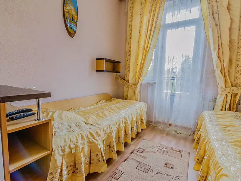 Двухместный номер в санатории Пятигорье в городе Пятигорске - фотография