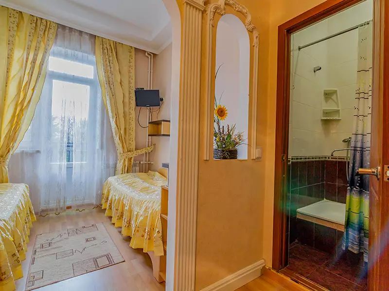 Двухместный номер в санатории Пятигорье в городе Пятигорске - фотография